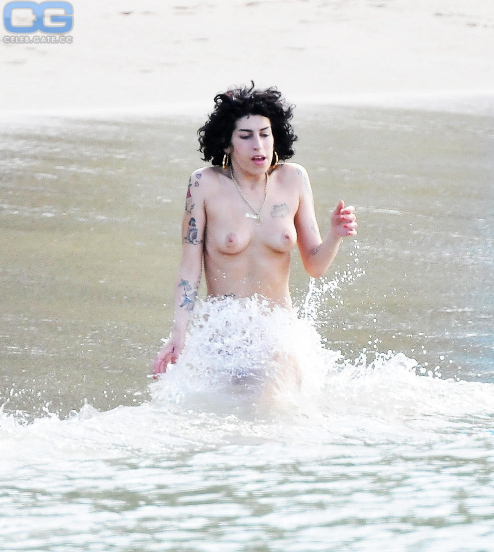 Naked amy wine house Amy Winehouse
