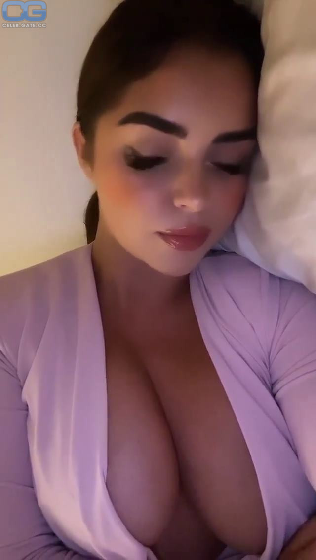 Pussy nude demi rose Demi Moore